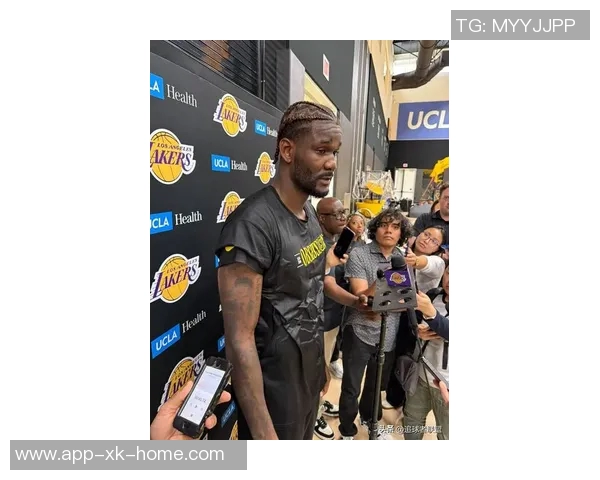 詹姆斯团队呼吁湖人谨慎安排出场时间他将缺席季前赛首战