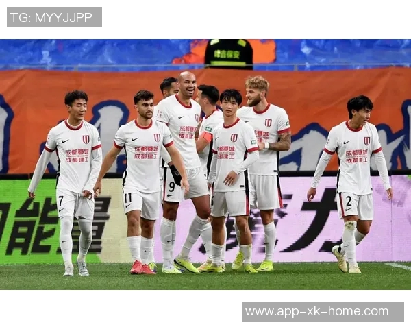 青岛海牛与上海海港激战正酣2025中超联赛第27轮精彩回顾