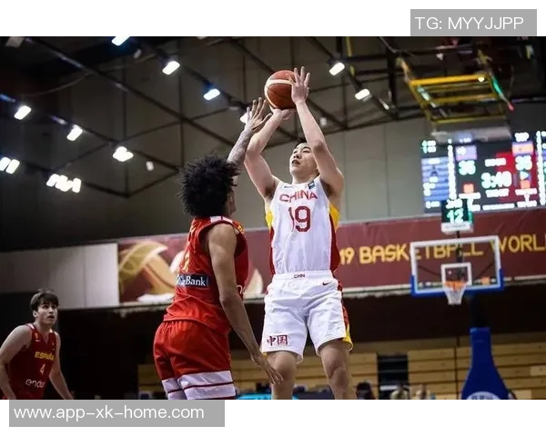 新赛季NCAA备战热潮王俊杰在旧金山大学球馆全力训练展现拼搏精神