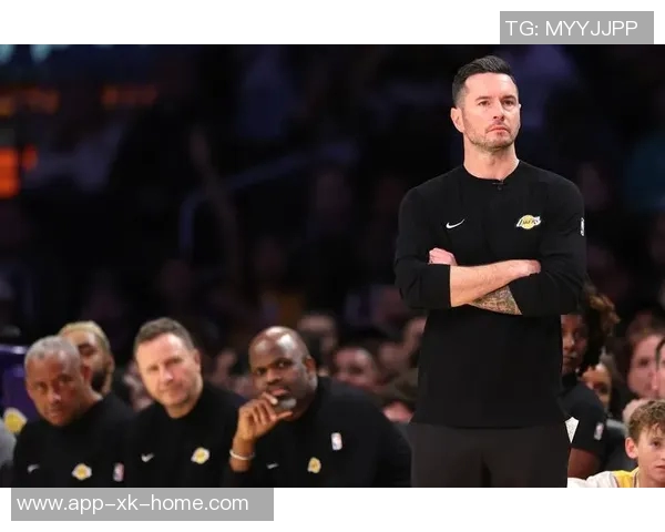 雷迪克期待詹姆斯顺利复出东契奇每日关注训练进展 雷迪克期待詹姆斯顺利复出东契奇每日关注训练进展