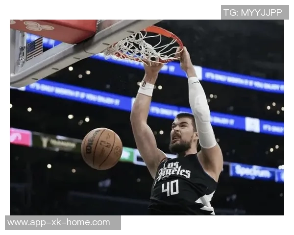 比尔半场表现低迷仅得2分全队正负值最低难以扭转局面