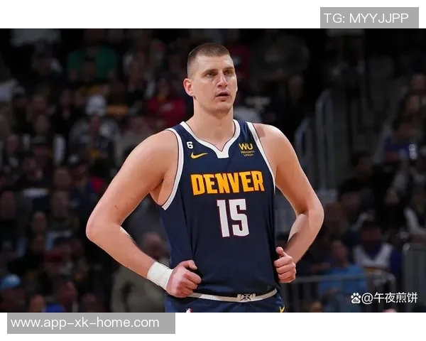 华子故作淡定扒拉约基奇裁判未吹哨引发热议